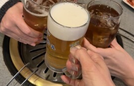 脱毛スタッフと乾杯