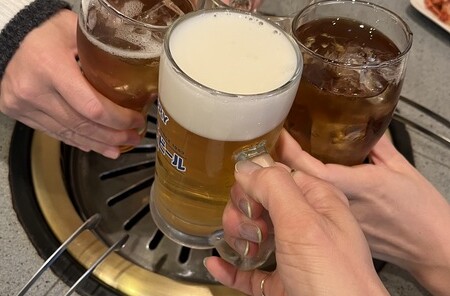 脱毛スタッフと乾杯